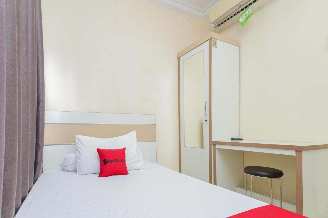 Hotel Reddoorz Syariah Near Stasiun Karet Dżakarta Zewnętrze zdjęcie